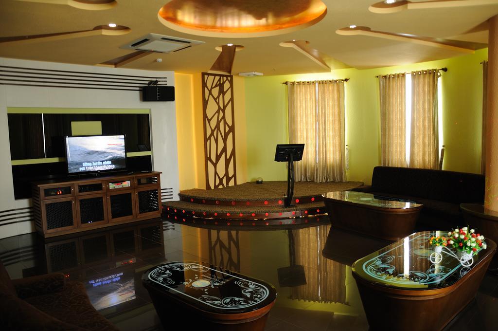 Viet Uc Hotel Ben Tre Exteriör bild