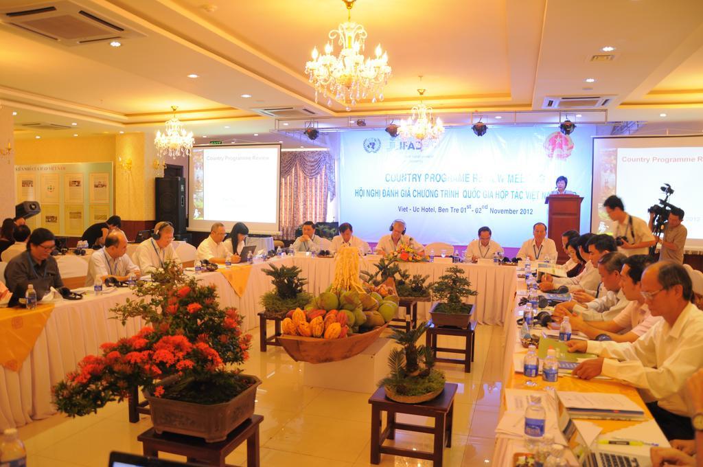 Viet Uc Hotel Ben Tre Exteriör bild