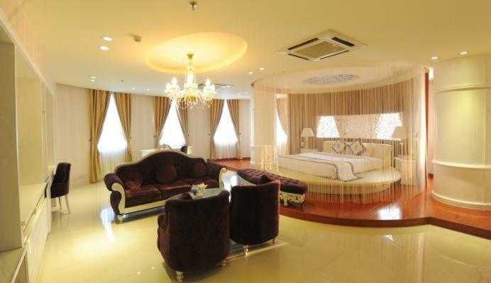 Viet Uc Hotel Ben Tre Exteriör bild